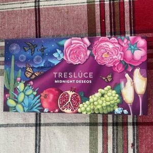 New Tresluce Midnight Deseos Eye Shadow Pallette